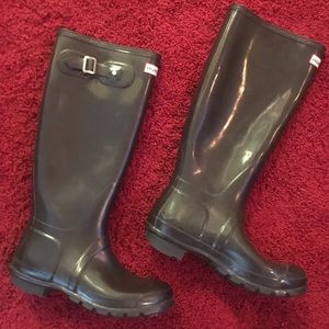 Size 8-Tall Hunter rain boots